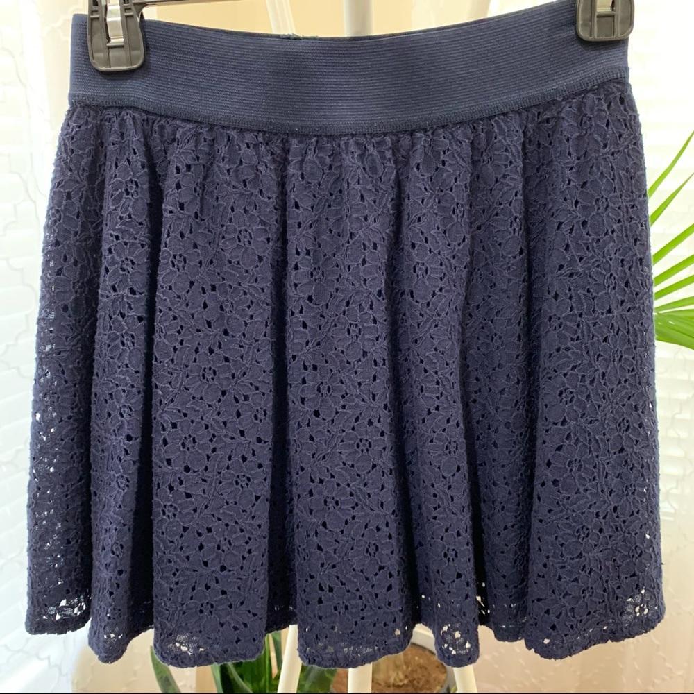 ARIZONA JEAN CO. Eyelet Mini Skirt (Navy Blue, Size M)